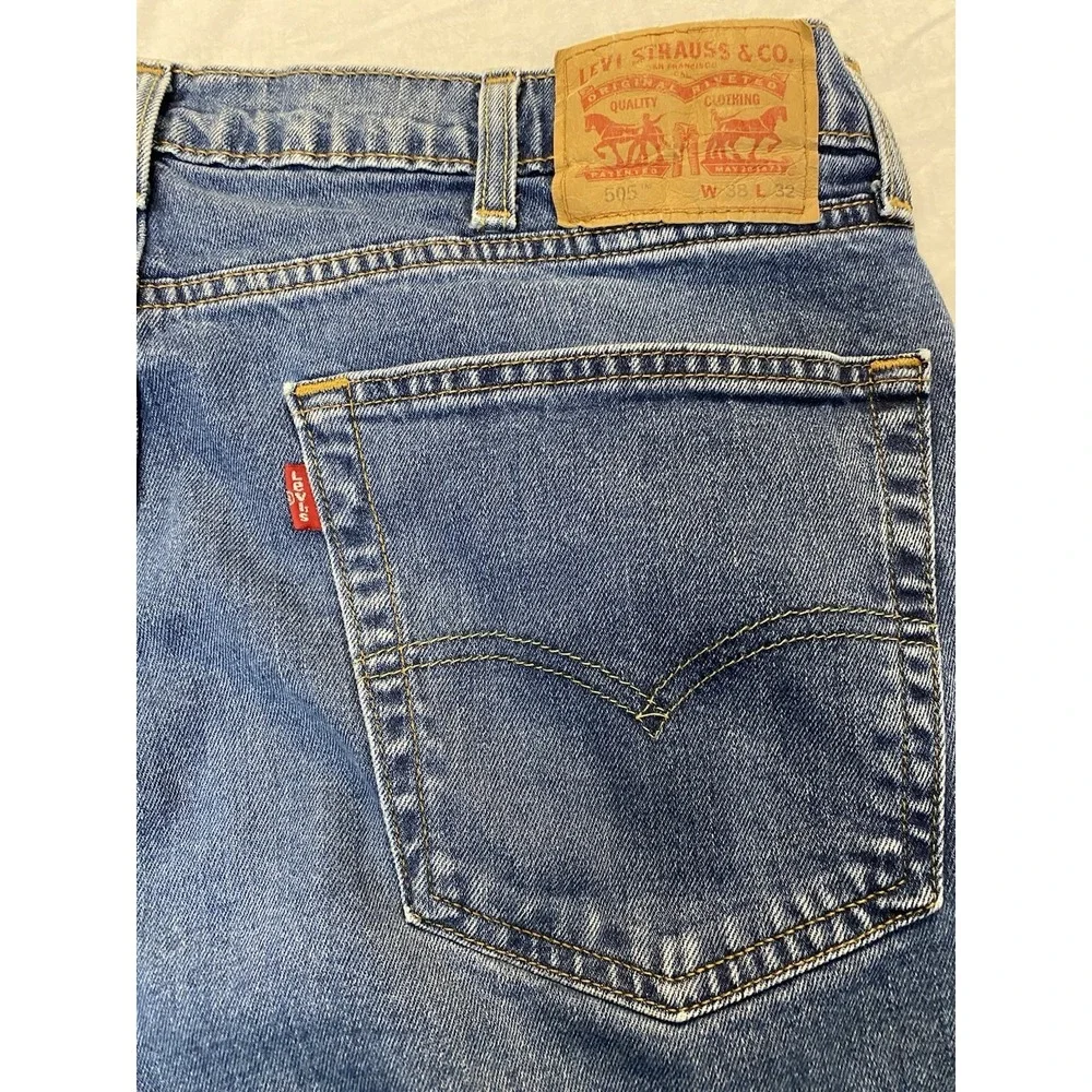 Levi's 505 Regular Fit Jeans Mens 38x32 Light Wash Straight Leg Denim